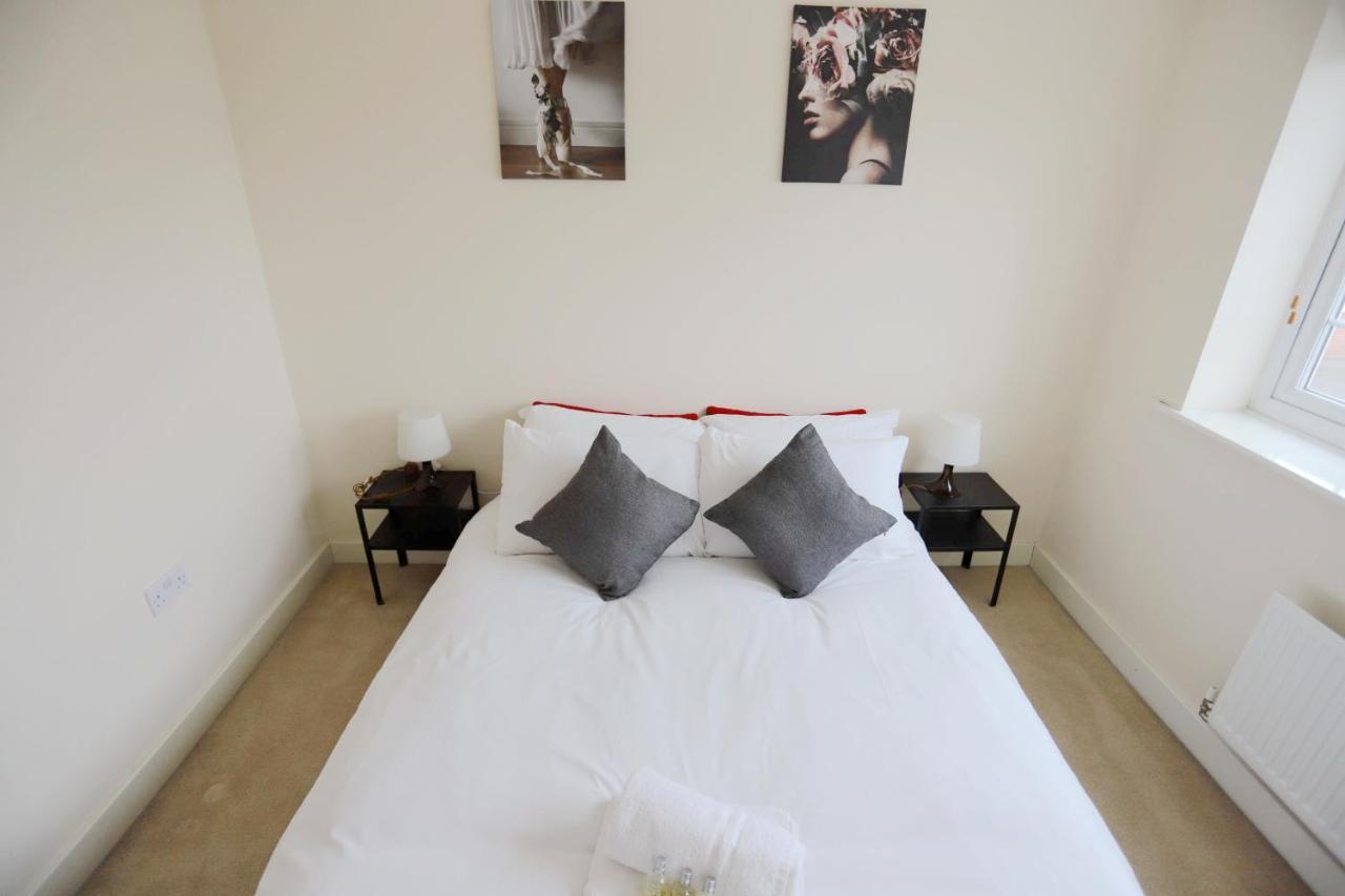 Easytravel Luxury Nec/Airport 3 Beds House Apartment Бирмингам Екстериор снимка